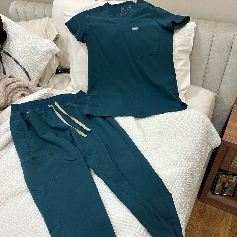Figs scrubs